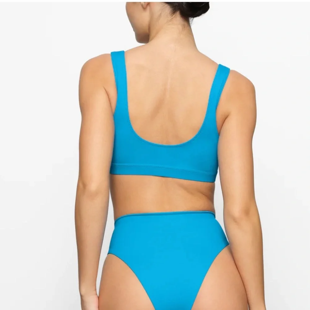 🦋SKIMS SWIM TANK BIKINI TOP IN TURQUOISE L